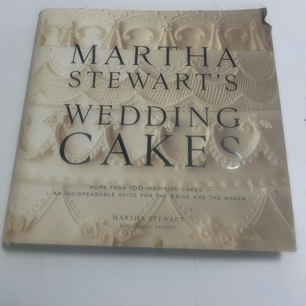 MARTHA STEWART’S WEDDING CAKES 100 INSPIRING CAKES GUIDE FOR THE BRIDE & BAKER.